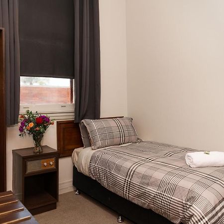 New Crown Hotel Motel Hay Dış mekan fotoğraf