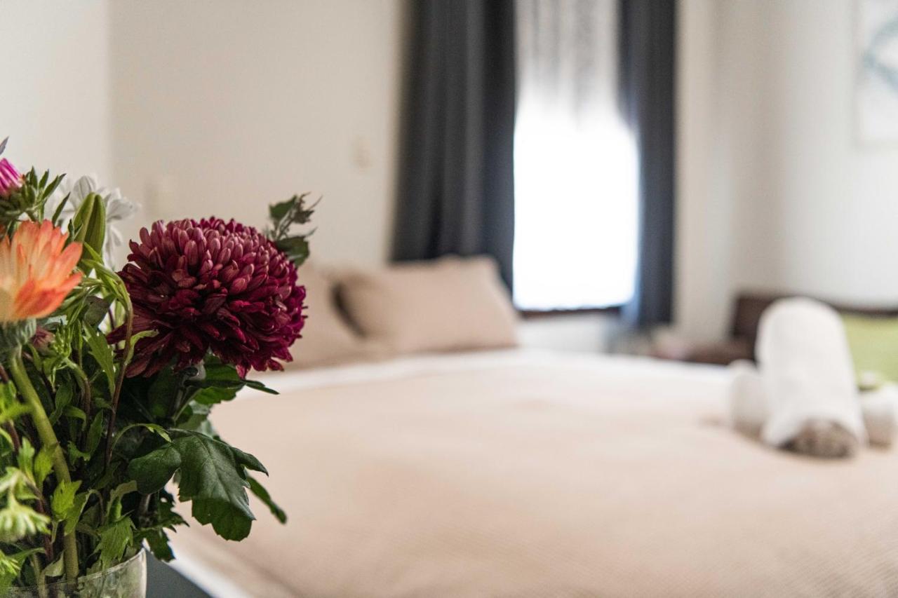 New Crown Hotel Motel Hay Dış mekan fotoğraf